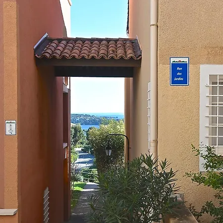 L'esquinade J3 029 By Interhome